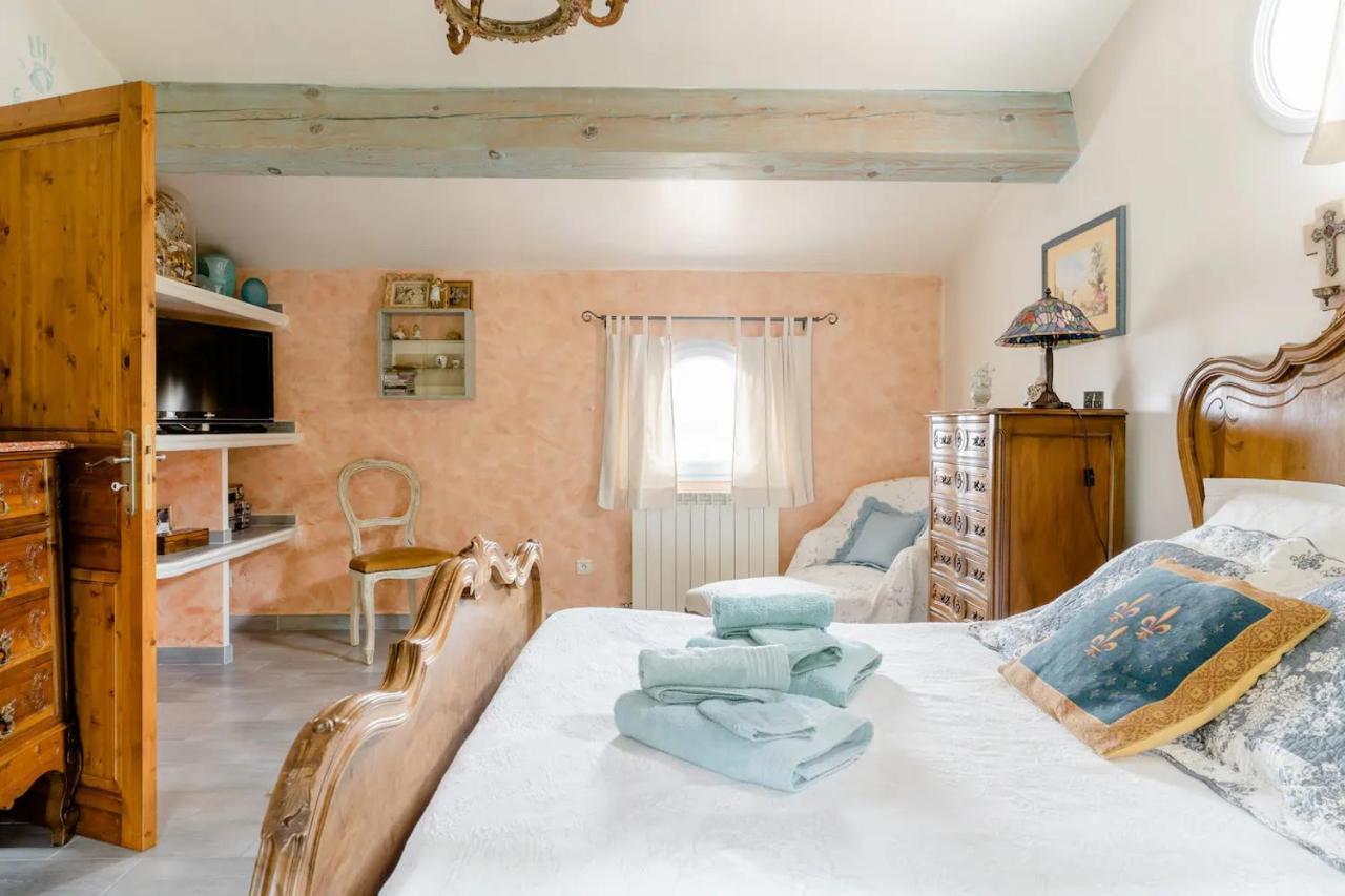 Agreable Chambre D'Hotes Avec Piscine Bed & Breakfast Le Beausset Exterior photo